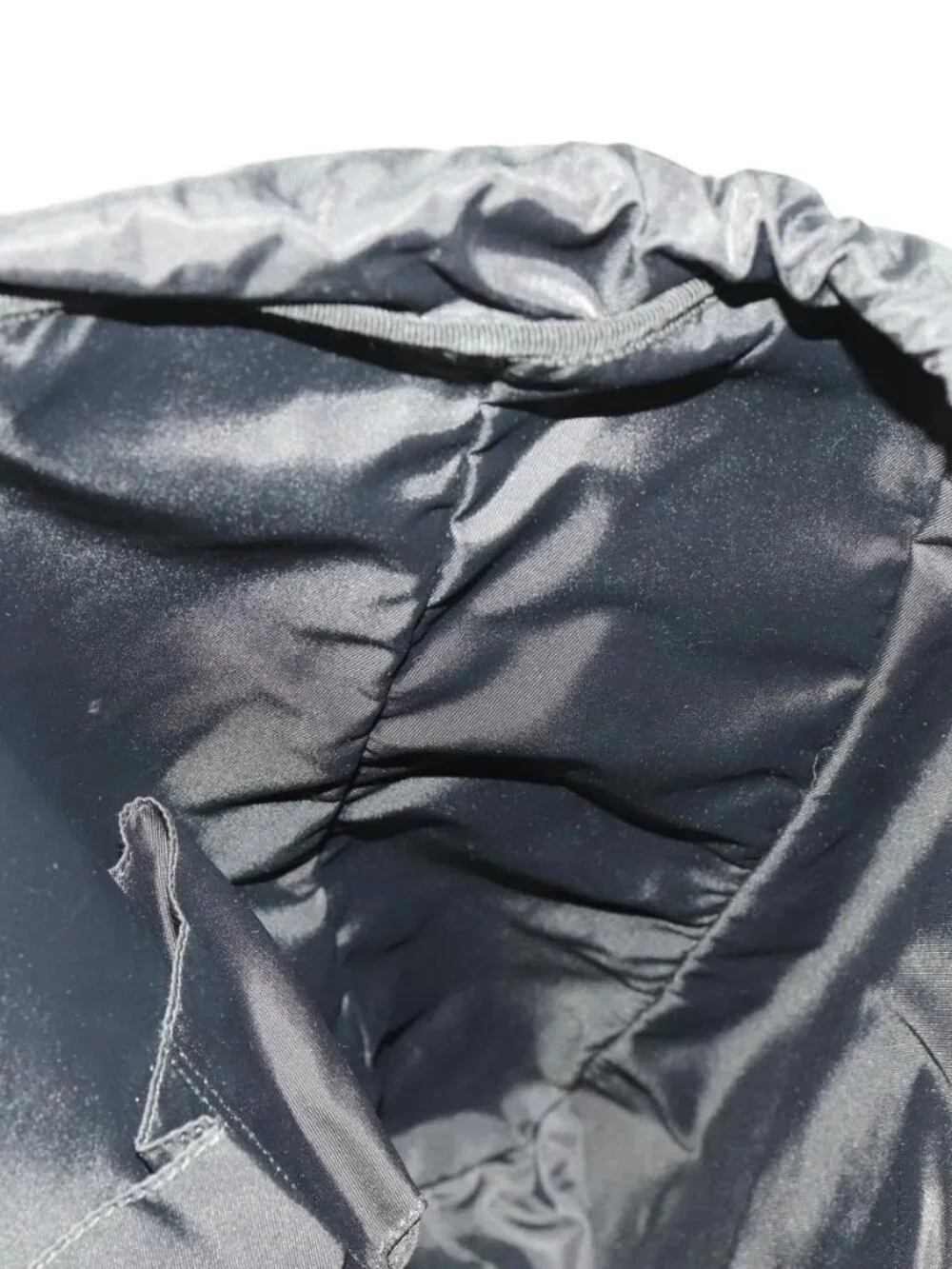 Gucci brand	gucci color	black